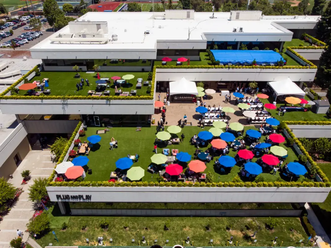 Silicon-Valley-Summit.jpg-large (1)